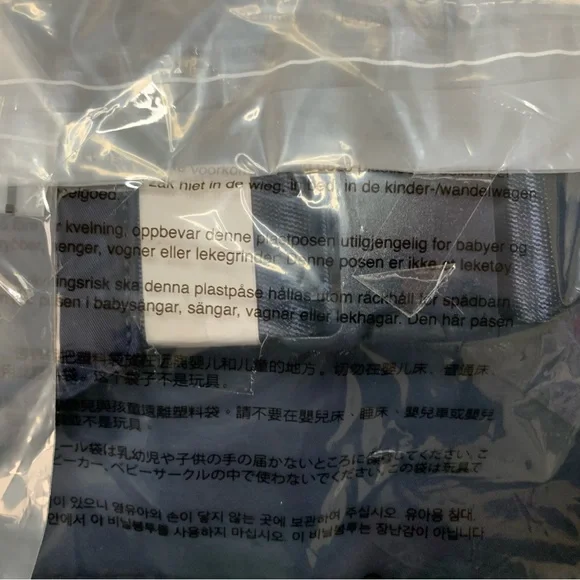 🔥1 Day Sale🔥NWT Lululemon Athletica Everywhere belt bag, (Large) 2L, True Navy - Picture 11 of 16